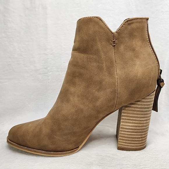 Shoes - Ccocci Norah Tan Size 9 Ankle Boots